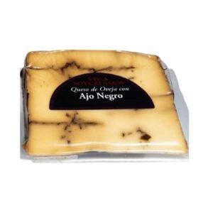Queso de oveja con ajo negro (cuña) SOTUÉLAMOS ~200 grs.
